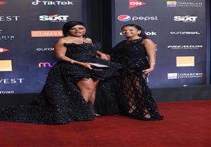 "باهتة".. ناقدة موضة تحلل إطلالة رانيا يوسف وابنتها في ختام الجونة