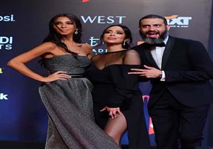 فراج وخطيبته يخطفان الأنظار بلوك ناعم في افتتاح القاهرة السينمائي