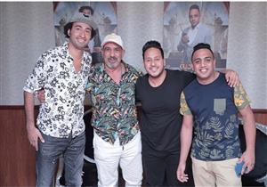 كريم عفيفي يحضر مسرحية "صباحية مباركة" وعلي ربيع: "يا نجم الأرض"