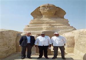 رئيس كينيا يزور منطقة الأهرامات الأثرية (صور)