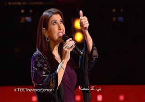 خطفت الأنظار.. متسابقة فوق الـ60 بـ(The Voice senior) تكشف سر جمالها للجنة التحكيم