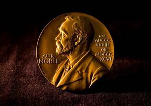 السادات وأوباما وآبي أحمد.. تعرّف على أبرز الفائزين بـ"نوبل للسلام"