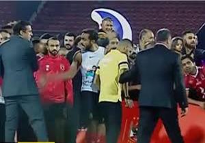 "فوجئت بها وهذا ما فعلته".. أول تعليق من مخرج "الأهلي والطلائع" على مشاجرة كهربا وفضل