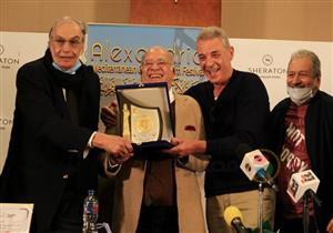 محمود حميدة:"صلاح عبد الله أصغر مني وبيقولوا ياعم صلاح" 