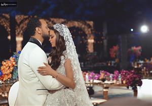 بصور رومانسية.. أحمد خالد صالح وهنادي مهنا يحتفلان بعيد زواجهما