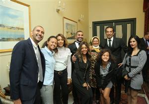 أحمد سعد يتغزل في خطيبته علياء بسيوني: "وراء كل رجل عظيم امرأة" (فيديو)