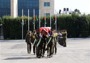 مراسم تشييع رسمية لصائب عريقات في رام الله قبل دفنه في أريحا