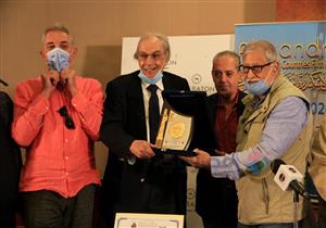  محمود حميدة في ندوة محسن أحمد بالإسكندرية:" تعلمت منه الفرق بين الضوء والنور"