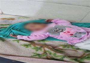 يبكي على طريق المقابر.. العثور على طفل رضيع في الإسكندرية- صور