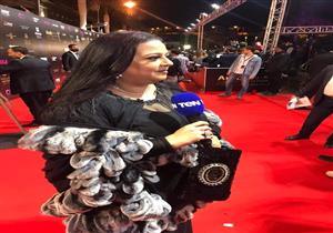 ابنة رجاء الجداوي بفستان ناعم في مهرجان الفضائيات العربية