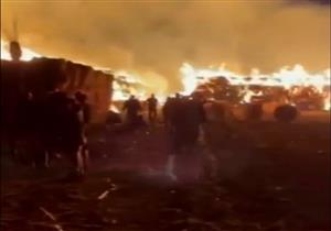 صور.. الحماية المدنية تسيطر على حريق التهم فداني قش أرز بالدقهلية