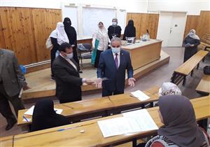 رئيس جامعة الأزهر يتفقد امتحانات الدراسات العليا ويشدد على اتباع الإجراءات الاحترازية