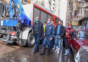 "كارثة الأمطار".. انتشال جثتي طفلين من تحت أنقاض عقار الإسكندرية المنهار -فيديو