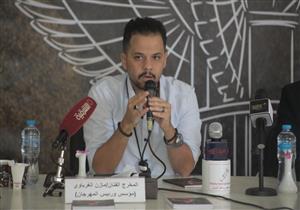 بالصور| توقيع كتاب "جسد الممثل" لمدحت الكاشف في "شرم الشيخ للمسرح"