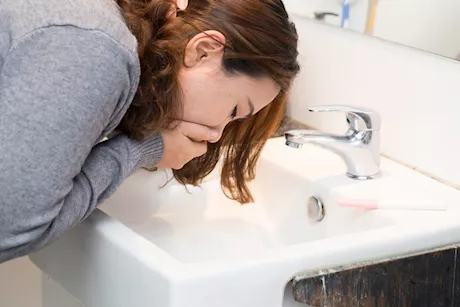  الغثيان بعد التعرض للشمس؟.. طبيب يوضح الأسباب وطرق الوقاية