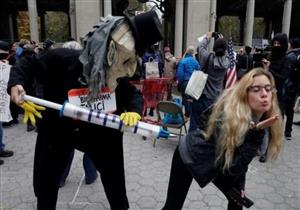 إغلاق في تورونتو الكندية والولايات المتحدة تتطلع لإطلاق اللقاحات