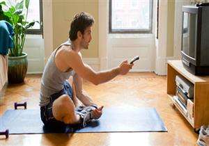 تحمي القلب.. 4 تمارين يمكن ممارستها أثناء مشاهدة التلفزيون (صور)