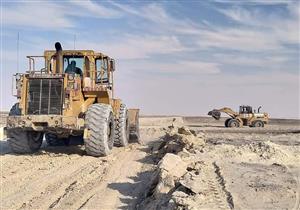 بالصور.. بدء تنفيذ المرحلة الأولى من طريق "الخير1" بالفرافرة