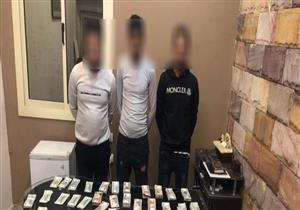 افتعلوا مشاجرة معها.. ضبط عصابة سرقة 160 ألف دولار من سيدة بالزيتون