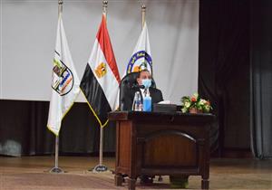 جامعة بني سويف تُكرم مشرفة أمن عثرت على أموال وسلمتها للإدارة