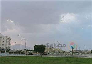 صور.. سقوط أمطار في السويس.. وسحب كثيفة على المناطق الصحراوية