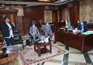 محافظ المنيا يكرم متدربي البرنامج الرئاسي لتأهيل التنفيذيين للقيادة