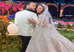 بفستان ملكي وبدلة كلاسيكية..هنادي مهنا وأحمد خالد صالح يخطفان الأنظار (صور)