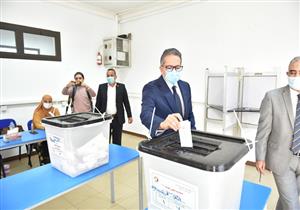 وزير السياحة والآثار يُدلي بصوته في انتخابات مجلس النواب بالمدرسة البريطانية بالرحاب