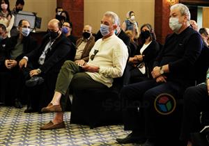 بالصور| نجوم الفن يلتزمون بـ"الكمامة" في ندوة تكريم عزت العلايلي