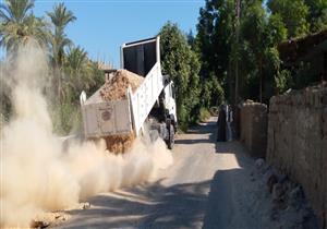 لمواجهة الهبوط الأرضي.. تكسية ترعة السواحل بأرمنت في الأقصر