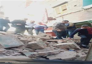 بالصور.. الأمن يخلى 4 عقارات بعد حادث حدائق القبة 