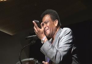 وفاة أسطورة موسيقى الريف تشارلي برايد بسبب مضاعفات الكورونا