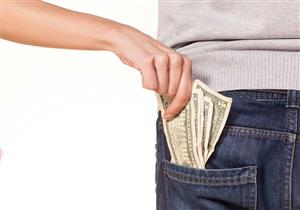 بالفيديو| نادية عمارة: لا يجوز للزوجة أن تأخذ شيئا من مال زوجها إلا بإذنه