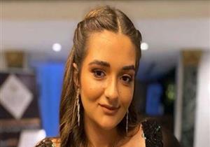 ملك زاهر تخطف الأنظار بفستان منفوش