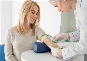 تحميك من الدوخة.. إليك أفضل 6 أطعمة ومشروبات بعد إجراء التحاليل  (صور)