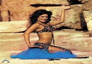 قبل سلمى الشيمي| جلسات تصوير نجمات مصر أمام الأهرامات.. نجوى فؤاد الأكثر جرأة