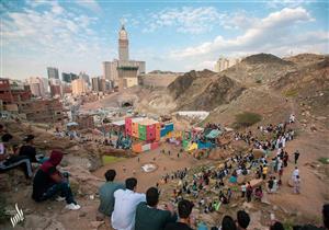 كأن على رؤوسهم الطير.. قصة مباراة في أحضان جبال مكة (صور)