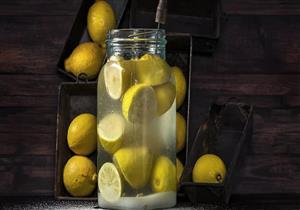 لهذا السبب احذر تناول الماء الدافئ بالليمون