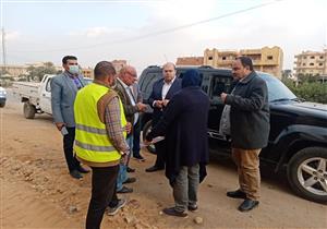نائب محافظ الجيزة يتفقد مشروعات الرصف بقرية سقارة وطريق المريوطية الغربي بالبدرشين