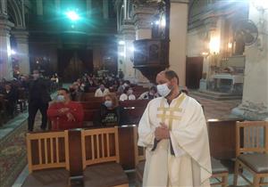 كنائس "التقويم الغربي" تحتفل بعيد الميلاد وسط إجراءات احترازية مشددة 