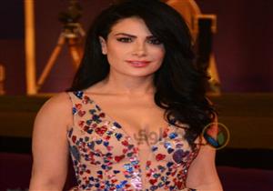 ساحرة وناعمة.. صبا مبارك تتألق بفستان بالريش في مهرجان القاهرة