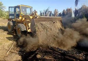 إزالة مكمورة فحم مخالفة في حملة بدمياط