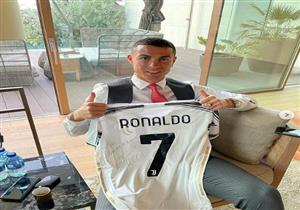 كريستيانو رونالدو يمنح عمر السومة هذه الهدية 