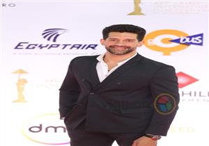 أحمد مجدي بإطلالة كلاسيكية على ريد كاربت مهرجان القاهرة