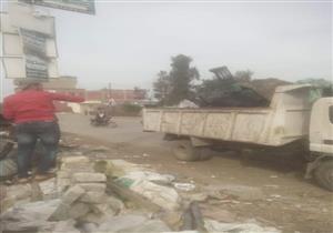 بالصور.. حملات لإزالة مخازن الخردة بكفر البطيخ في دمياط