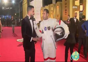 "أحمد عز الوسيم الأعزب".. "حمادة" يعود من زحل لمحاورة نجوم مهرجان القاهرة (فيديو)