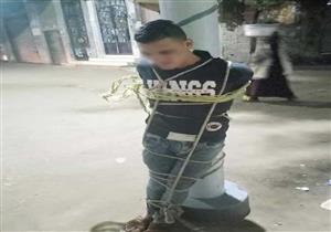 "بعد ربطه بعمود إنارة وتصويره".. الأمن يبحث عن المتهمين بالتعدي على سارق بالقليوبية 