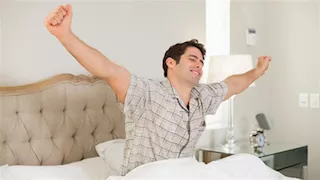 ما السبب وراء الشعور بالسعادة عند المكوث في المنزل وحيدًا؟.. اعرف السر