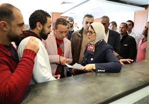 وزيرة الصحة تتفقد مستشفى أبورديس.. وتوجه بتوفير علاج لمريضين
