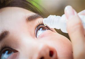 قطرات عين جديدة قد تغنيك عن نظارات القراءة